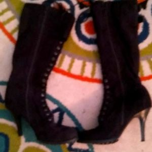 size 8.5 black boots